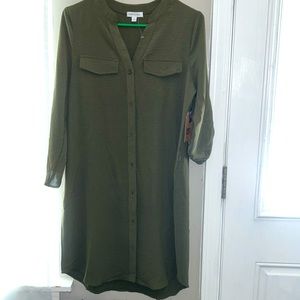 Sweet Envy vestido con botones enfrente , color verde olivo size M